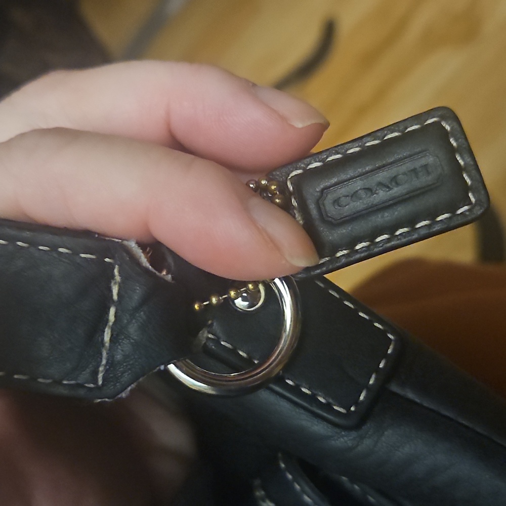 Vintage Coach Black Pebbled Leather Crossbody Bag with Turnlock Front Pocket. - Picture 4 of 14